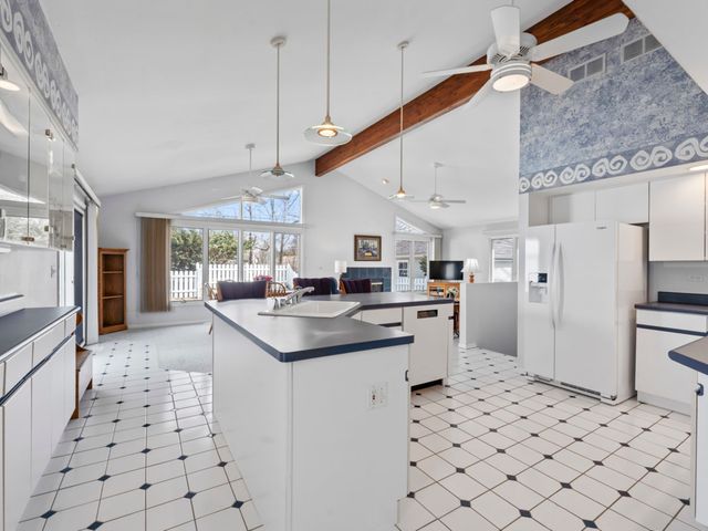 460 E Broadway Avenue, Crystal Lake, IL 60014