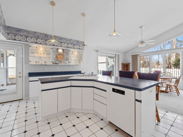 460 E Broadway Avenue, Crystal Lake, IL 60014