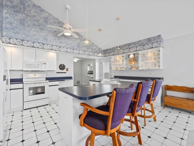 460 E Broadway Avenue, Crystal Lake, IL 60014