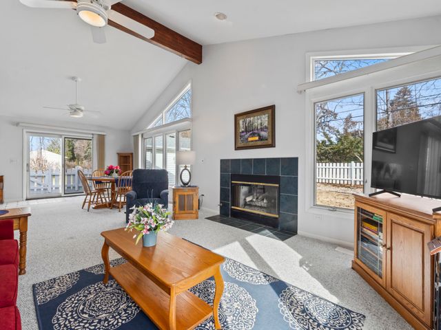 460 E Broadway Avenue, Crystal Lake, IL 60014