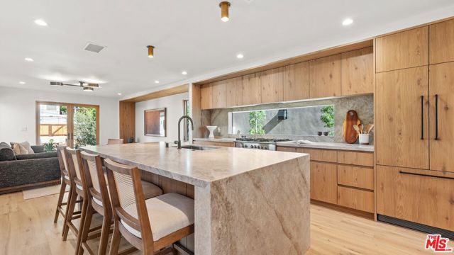 3452 Moore Street, Los Angeles, CA 90066