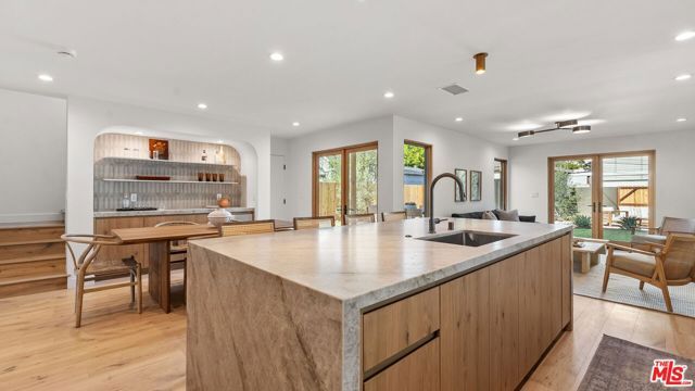 3452 Moore Street, Los Angeles, CA 90066