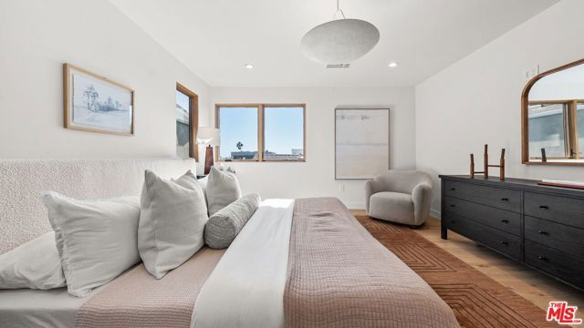 3452 Moore Street, Los Angeles, CA 90066