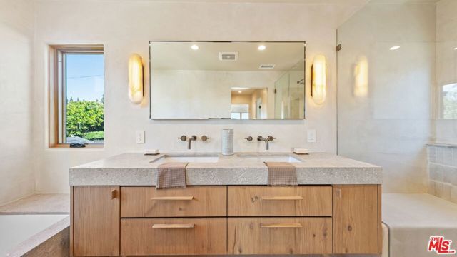 3452 Moore Street, Los Angeles, CA 90066