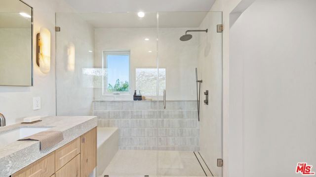 3452 Moore Street, Los Angeles, CA 90066