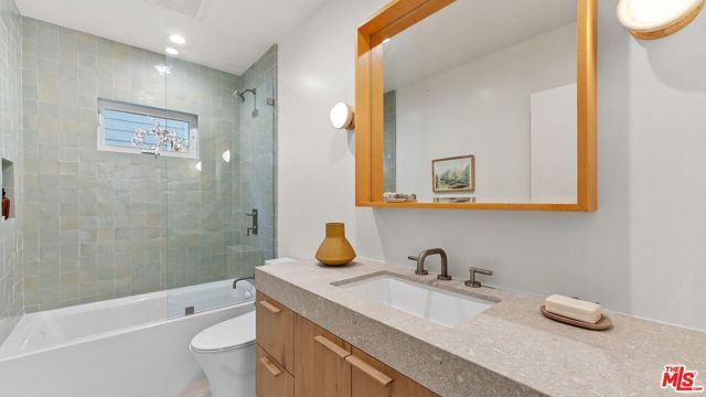 3452 Moore Street, Los Angeles, CA 90066