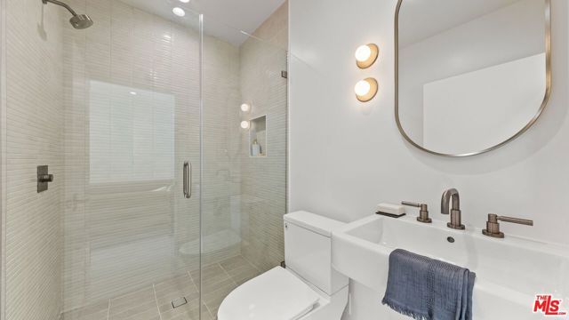 3452 Moore Street, Los Angeles, CA 90066
