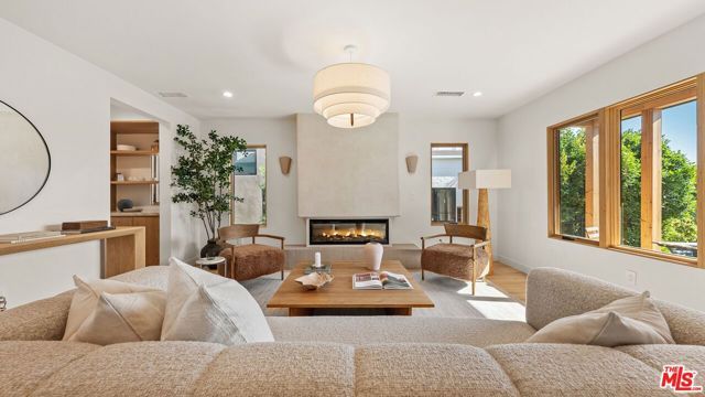 3452 Moore Street, Los Angeles, CA 90066