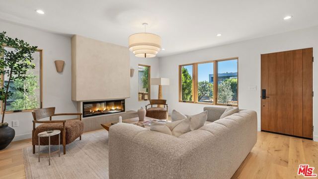 3452 Moore Street, Los Angeles, CA 90066