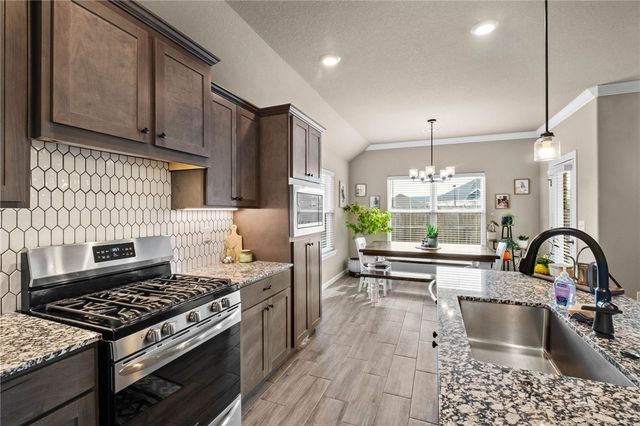 60 N Manhattan Way, Fayetteville, AR 72704