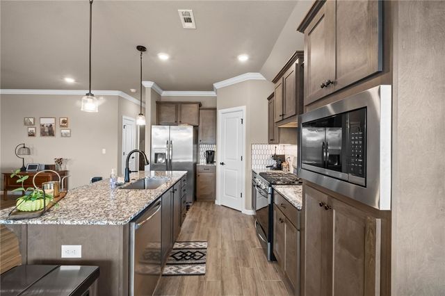 60 N Manhattan Way, Fayetteville, AR 72704