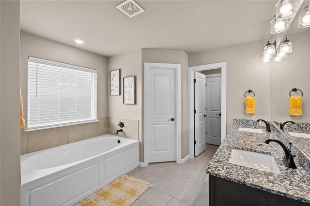 60 N Manhattan Way, Fayetteville, AR 72704