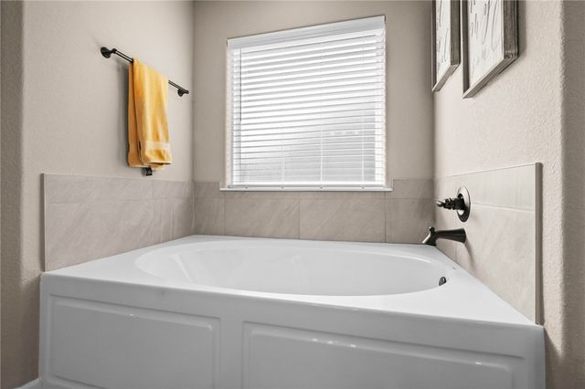 60 N Manhattan Way, Fayetteville, AR 72704