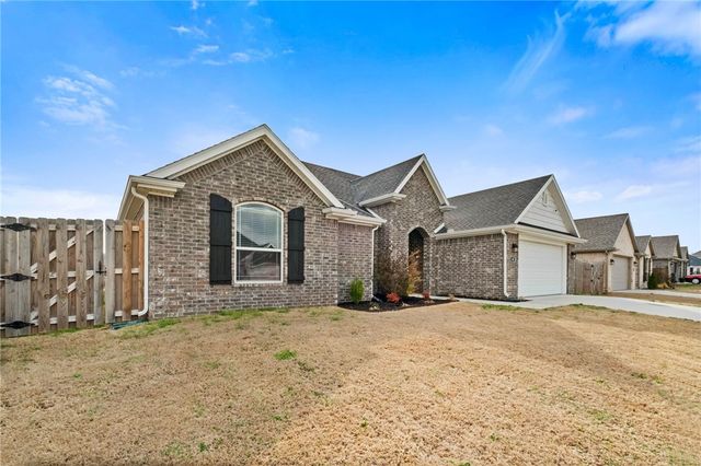 60 N Manhattan Way, Fayetteville, AR 72704