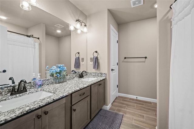 60 N Manhattan Way, Fayetteville, AR 72704