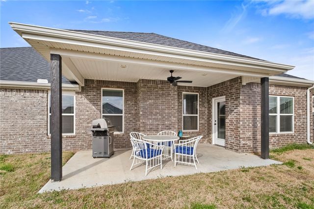 60 N Manhattan Way, Fayetteville, AR 72704