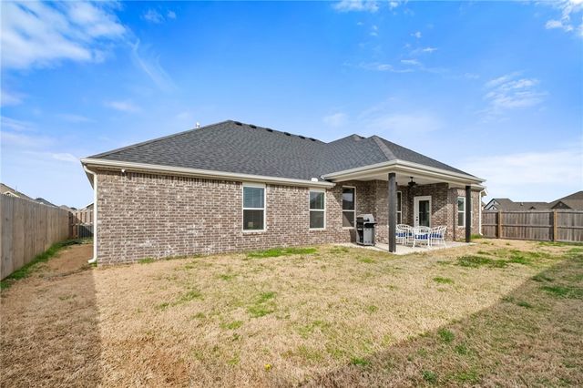 60 N Manhattan Way, Fayetteville, AR 72704