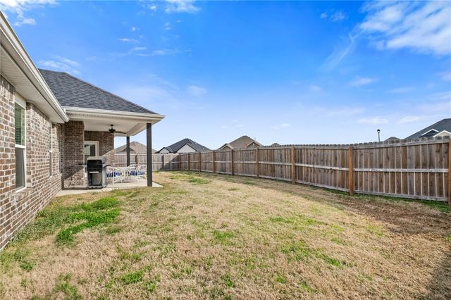 60 N Manhattan Way, Fayetteville, AR 72704