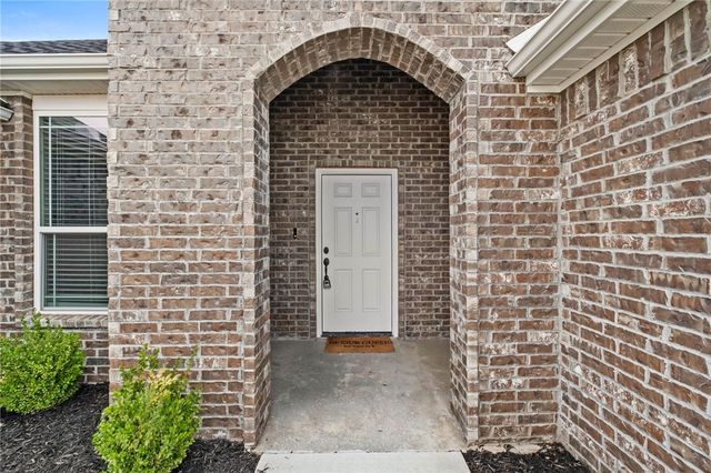 60 N Manhattan Way, Fayetteville, AR 72704