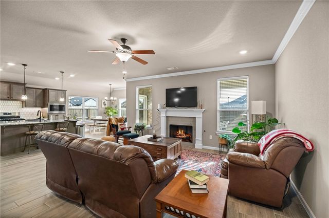 60 N Manhattan Way, Fayetteville, AR 72704