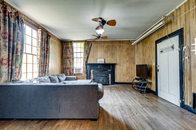 2012 Hoovers Rd, Duck River, TN 38454