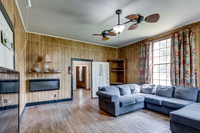 2012 Hoovers Rd, Duck River, TN 38454