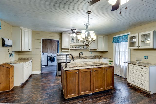 2012 Hoovers Rd, Duck River, TN 38454