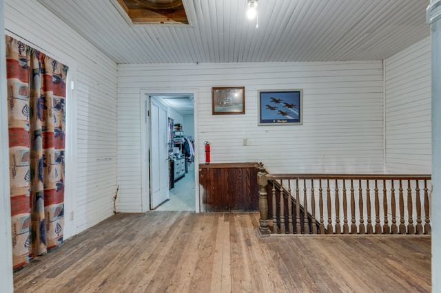 2012 Hoovers Rd, Duck River, TN 38454