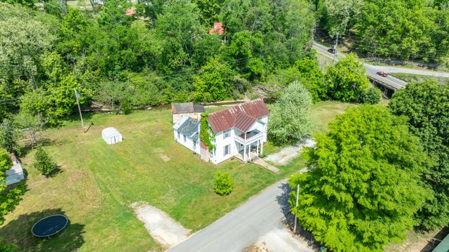 2012 Hoovers Rd, Duck River, TN 38454