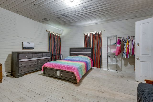 2012 Hoovers Rd, Duck River, TN 38454