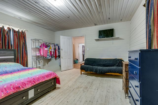 2012 Hoovers Rd, Duck River, TN 38454