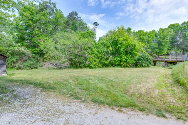 2012 Hoovers Rd, Duck River, TN 38454