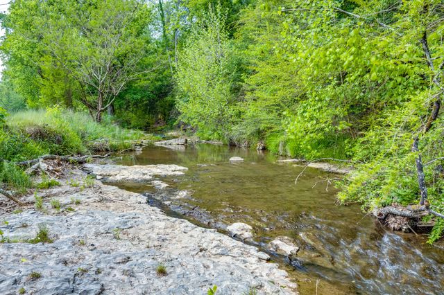 2012 Hoovers Rd, Duck River, TN 38454