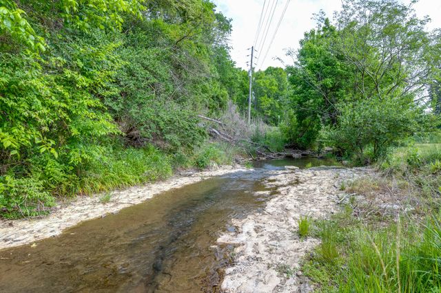 2012 Hoovers Rd, Duck River, TN 38454