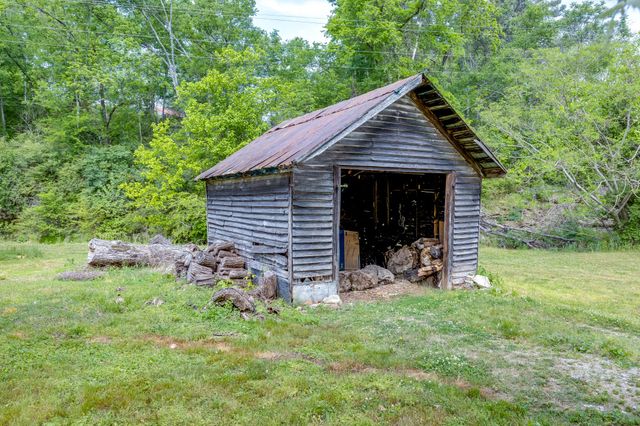 2012 Hoovers Rd, Duck River, TN 38454