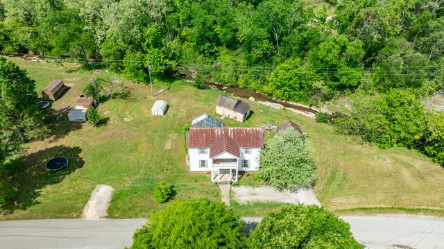 2012 Hoovers Rd, Duck River, TN 38454