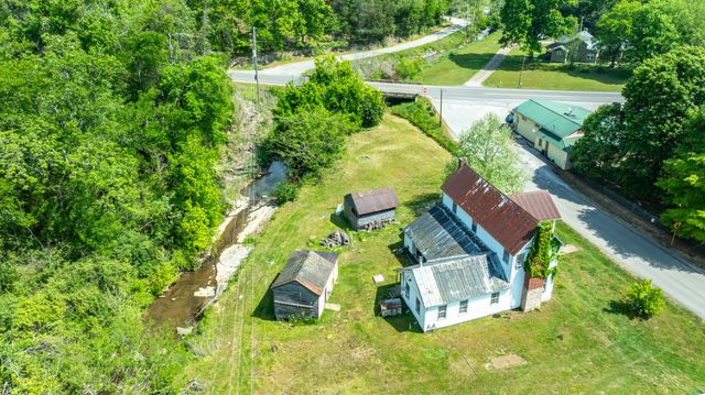 2012 Hoovers Rd, Duck River, TN 38454