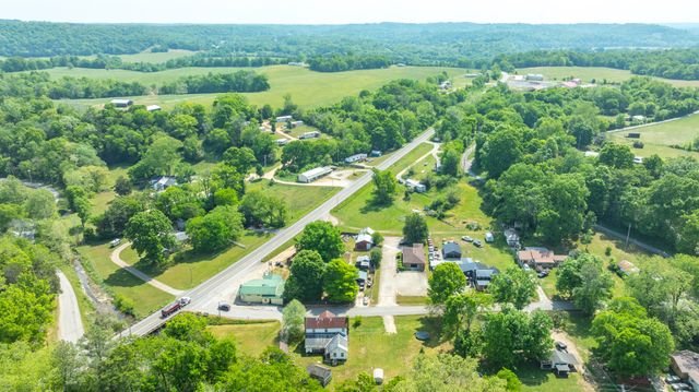 2012 Hoovers Rd, Duck River, TN 38454