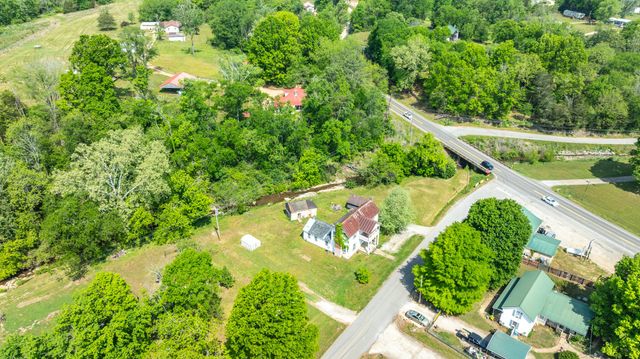 2012 Hoovers Rd, Duck River, TN 38454