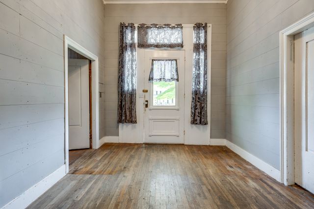 2012 Hoovers Rd, Duck River, TN 38454