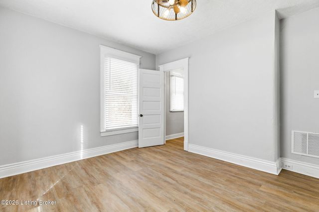 626 S 40th St, Louisville, KY 40211