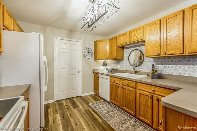 3377 Kneeland Circle, Howell, MI 48843