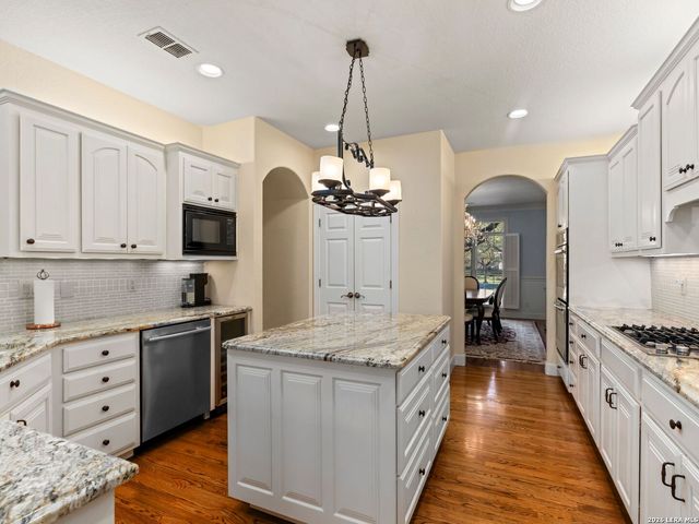 6 Walford Ct, San Antonio, TX 78257