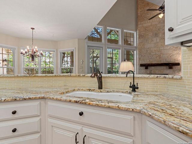 6 Walford Ct, San Antonio, TX 78257