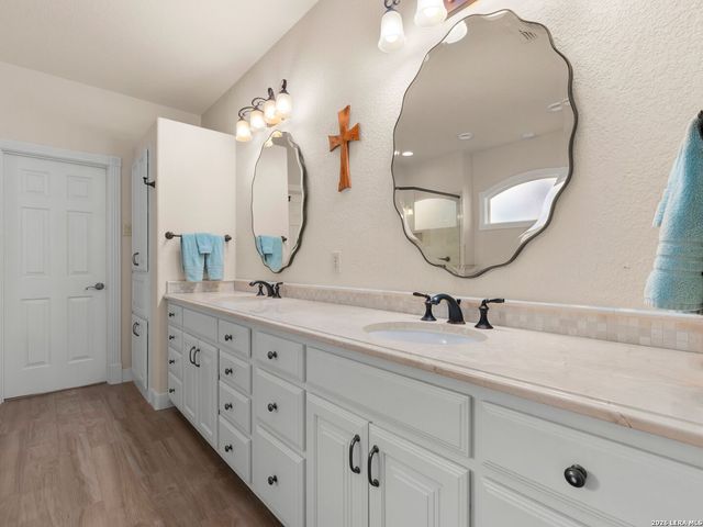 6 Walford Ct, San Antonio, TX 78257