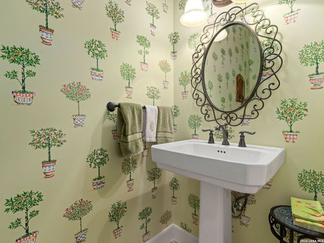 6 Walford Ct, San Antonio, TX 78257