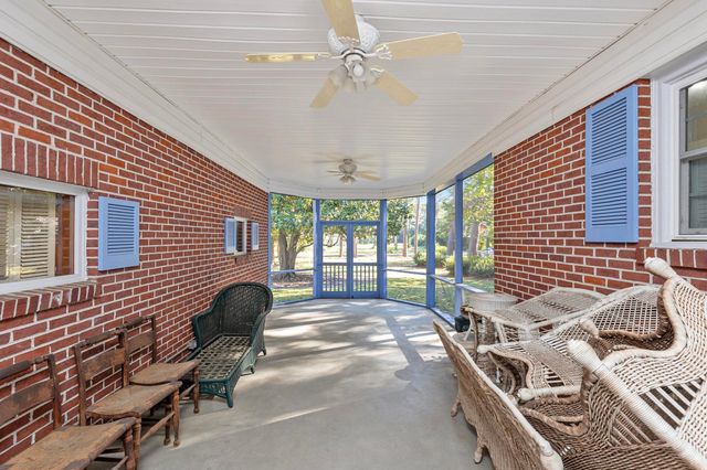 211 Pireway Rd., Tabor City, NC 28463