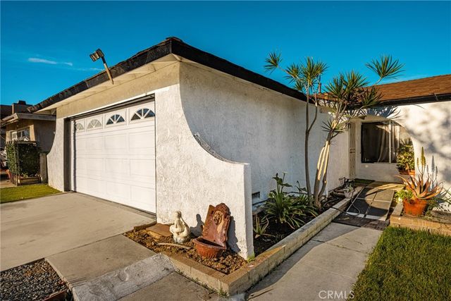 2171 Pomona, Costa Mesa, CA 92627