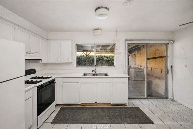 2171 Pomona, Costa Mesa, CA 92627
