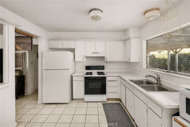 2171 Pomona, Costa Mesa, CA 92627